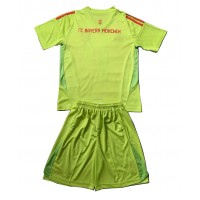 Camisa de time de futebol Bayern Munich Goleiro Replicas 1º Equipamento Infantil 2024-25 Manga Curta (+ Calças curtas)